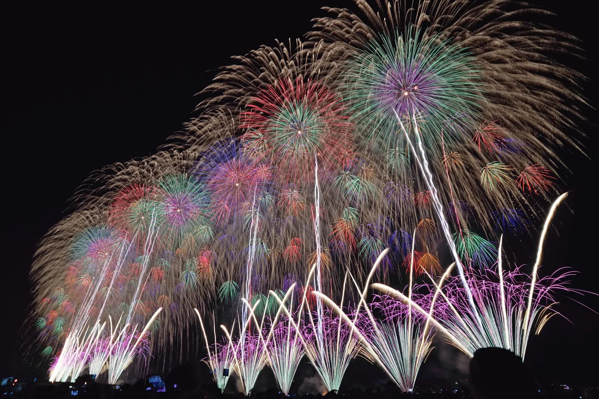 長岡花火2026|両日完売・無料席なし。今から観るなら公式リセールのみ、当日の動きと帰りの渋滞