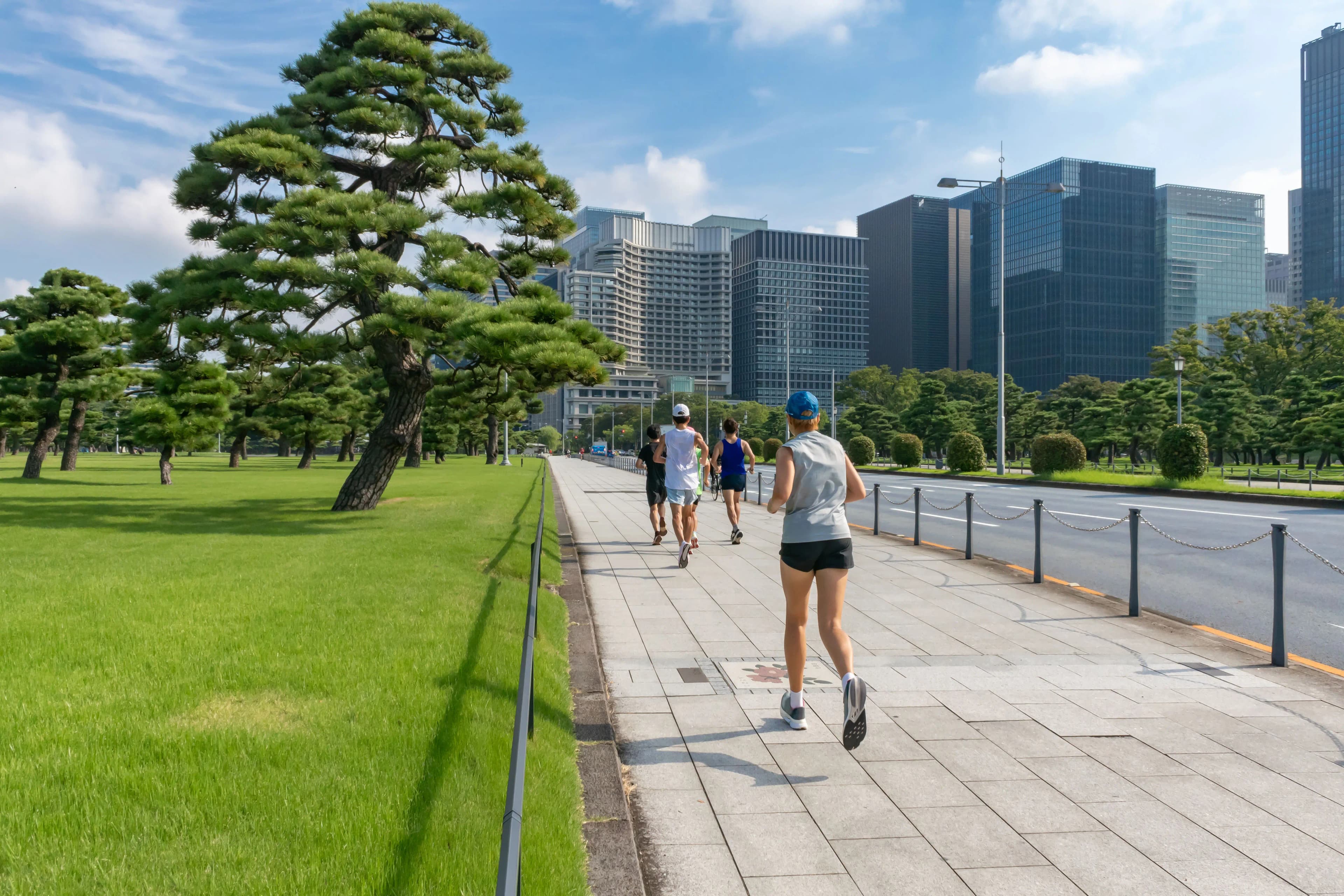 皇居ランの走り方|1周約5km・反時計回りのマナー・着替えとシャワー