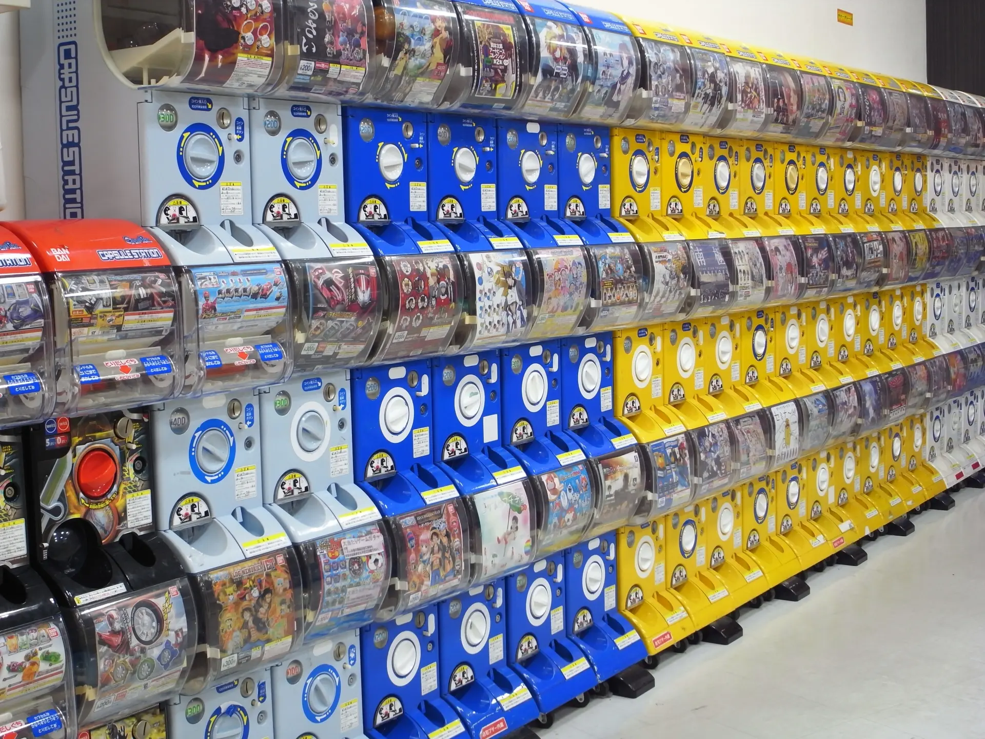 ガチャガチャ(カプセルトイ)1回いくら?現金は必要?東京の専門店ガイド