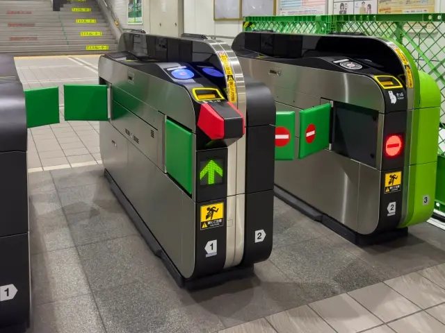 クレジットカードのタッチ決済で乗車できる日本の電車2026|私鉄・地下鉄はそのまま、JRはSuicaが必要